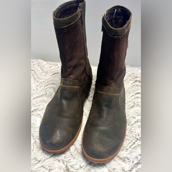 Merrell Ashland Seal Brown Waterproof Boot
Mid-Calf Performance Hiking 
Size 9 - Picture 2 of 6